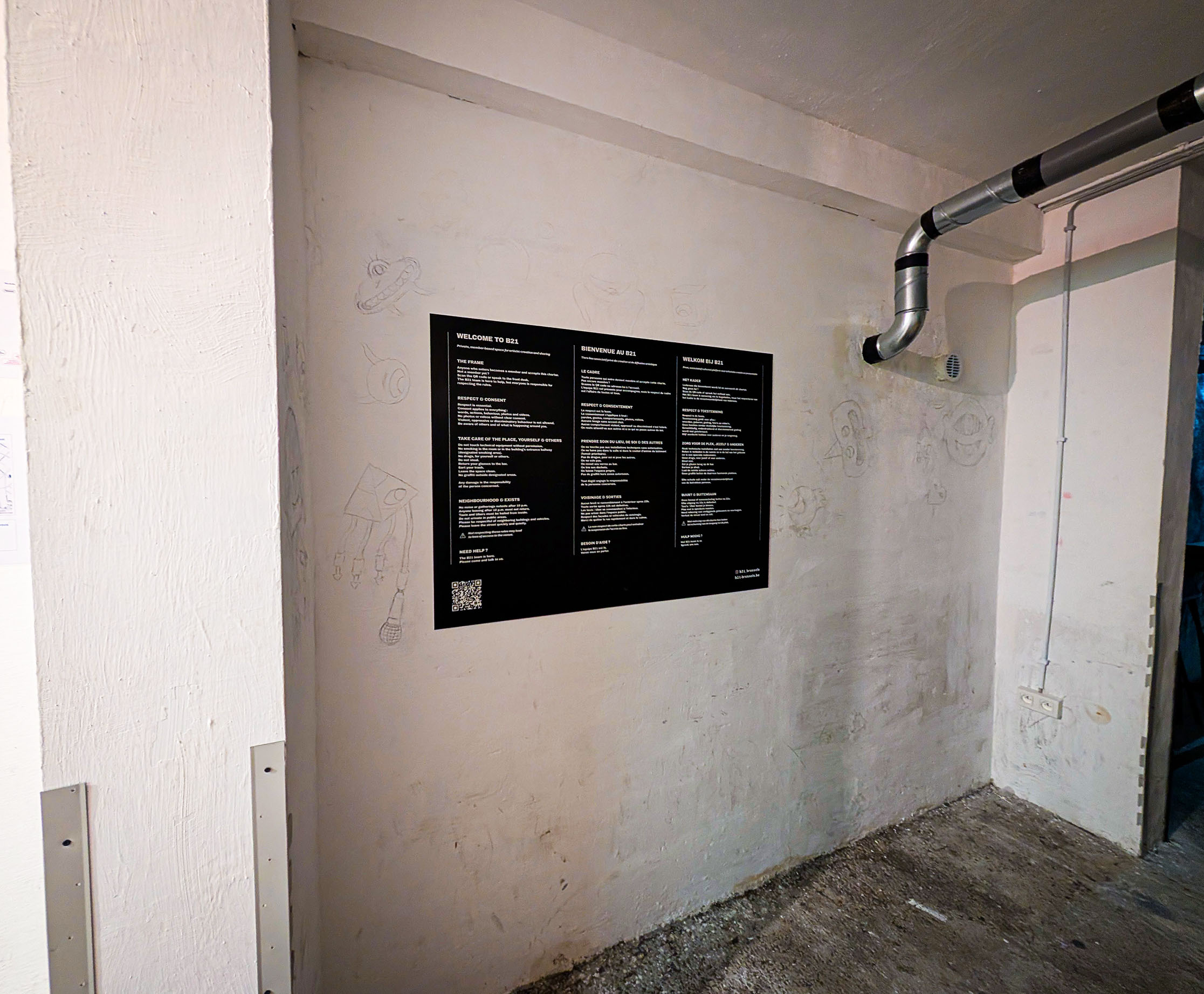 Le mur du B21 encore presque vide, avec les premiers crayonnés