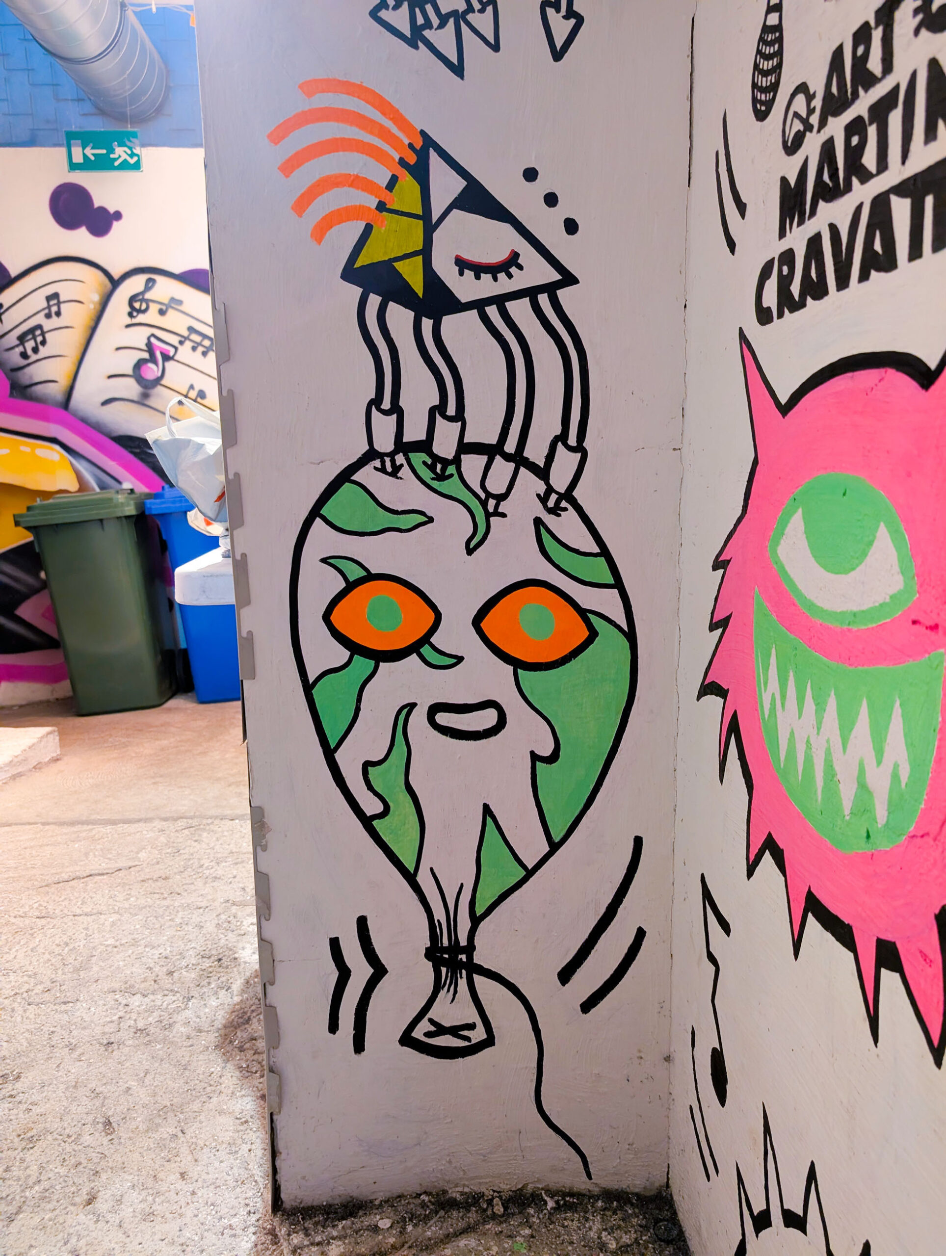 Gros plan sur une créature de la fresque du B21